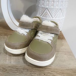 Carter’s Baby Shoe- never worn!